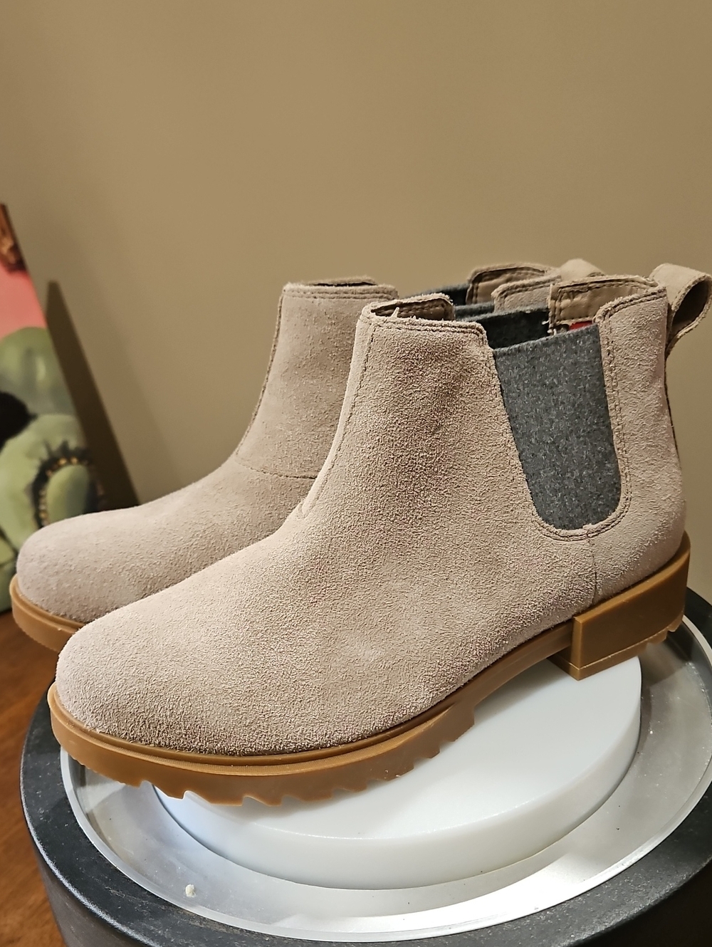 🍂🍁Sorel Taupe And Gray Ankle Boots - Picture 8 of 14